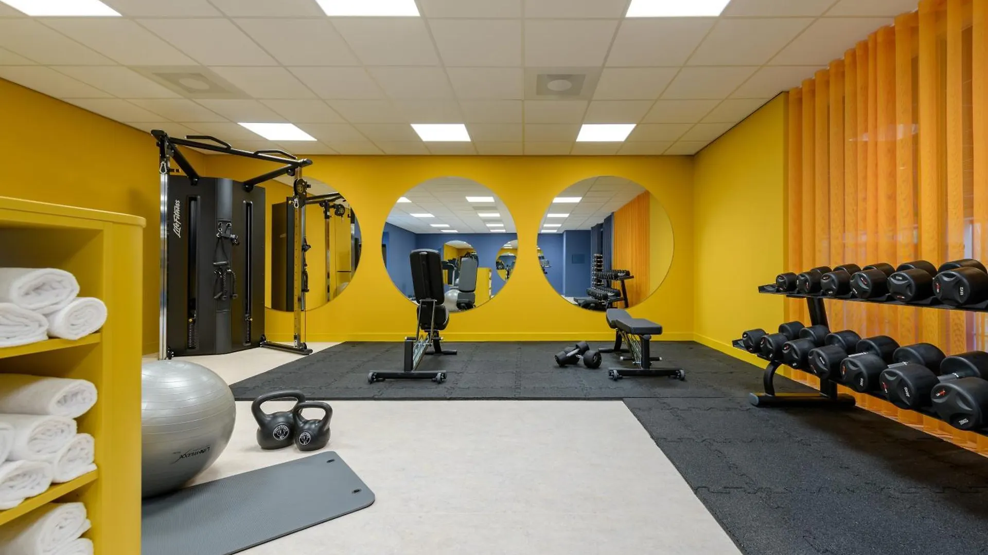 Hotel Ibis Styles Rotterdam Ahoy 4*,
